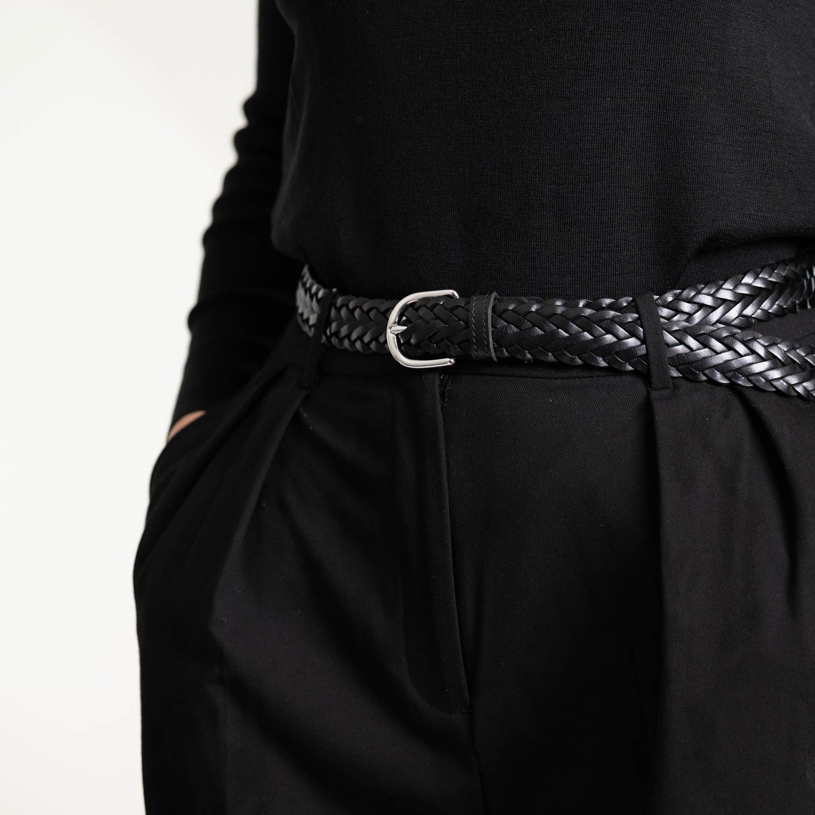 Handwerkskunst: Geflochtener Ledergürtel „Andrea“ in Schwarz – handgeflochtener Leder-Flechtgürtel, 3 cm breit