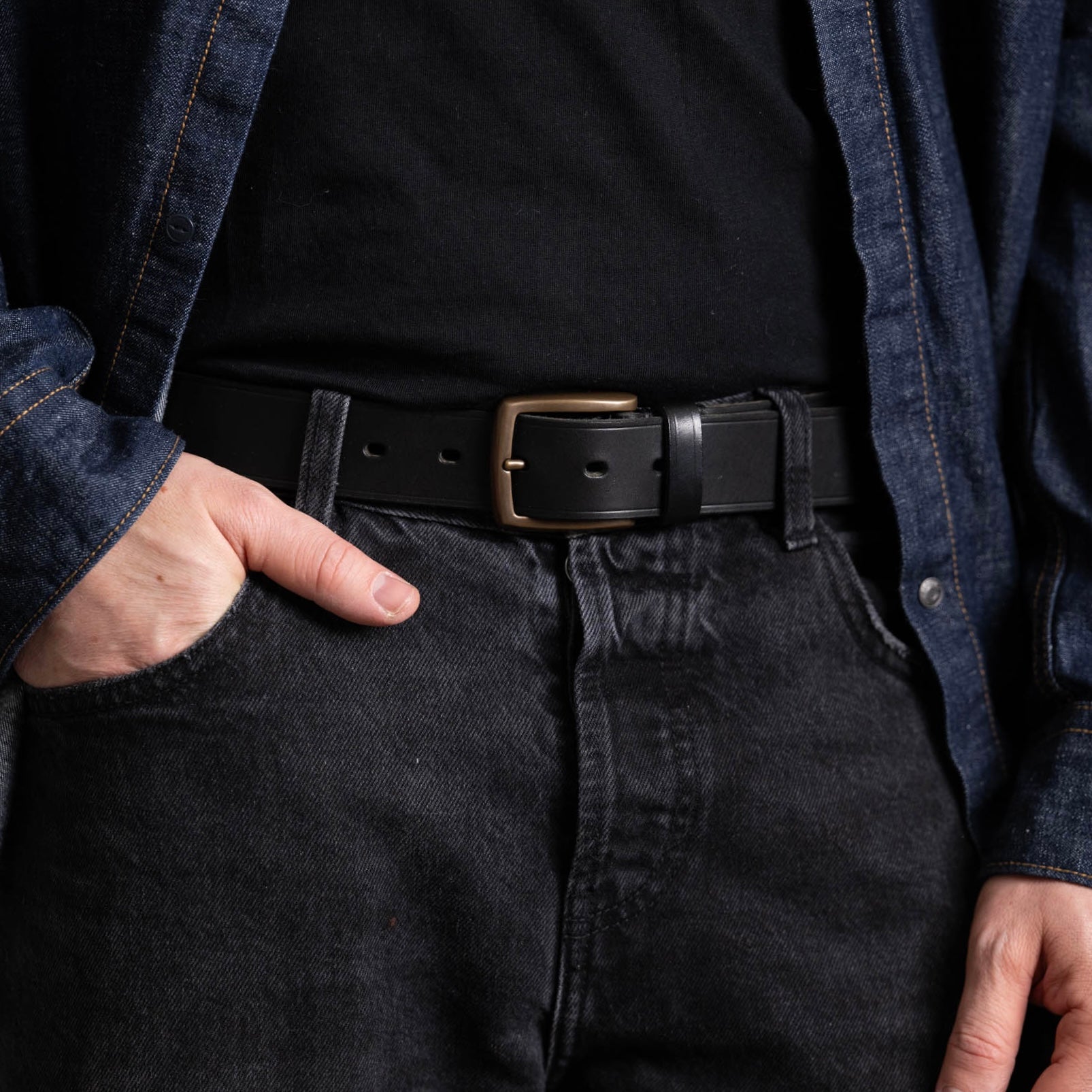 Besonders: Schwarzer Herrengürtel mit handgegossener Bronze-Schließe: „Arthur“ – 3,5 cm, Kobel-Leder, 100% Made in Germany