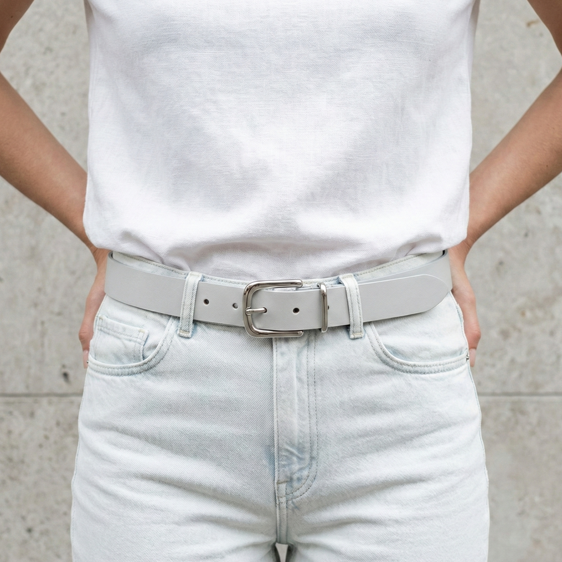 Eleganter 3cm Damengürtel „Alexandra" in Hellgrau – Schmaler Gürtel mit Silberschnalle und Schlaufe, handgefertigt in Norddeutschland