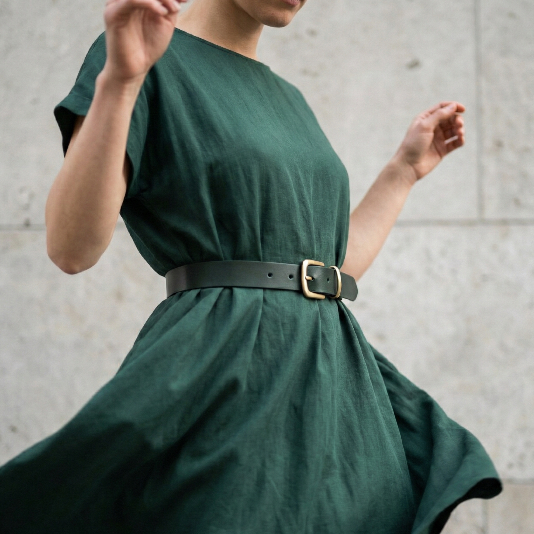 Eleganter 3cm Damengürtel „Alexandra" Dunkelgrün – Schmaler Gürtel mit Messingschnalle und Schlaufe, handgefertigt in Norddeutschland