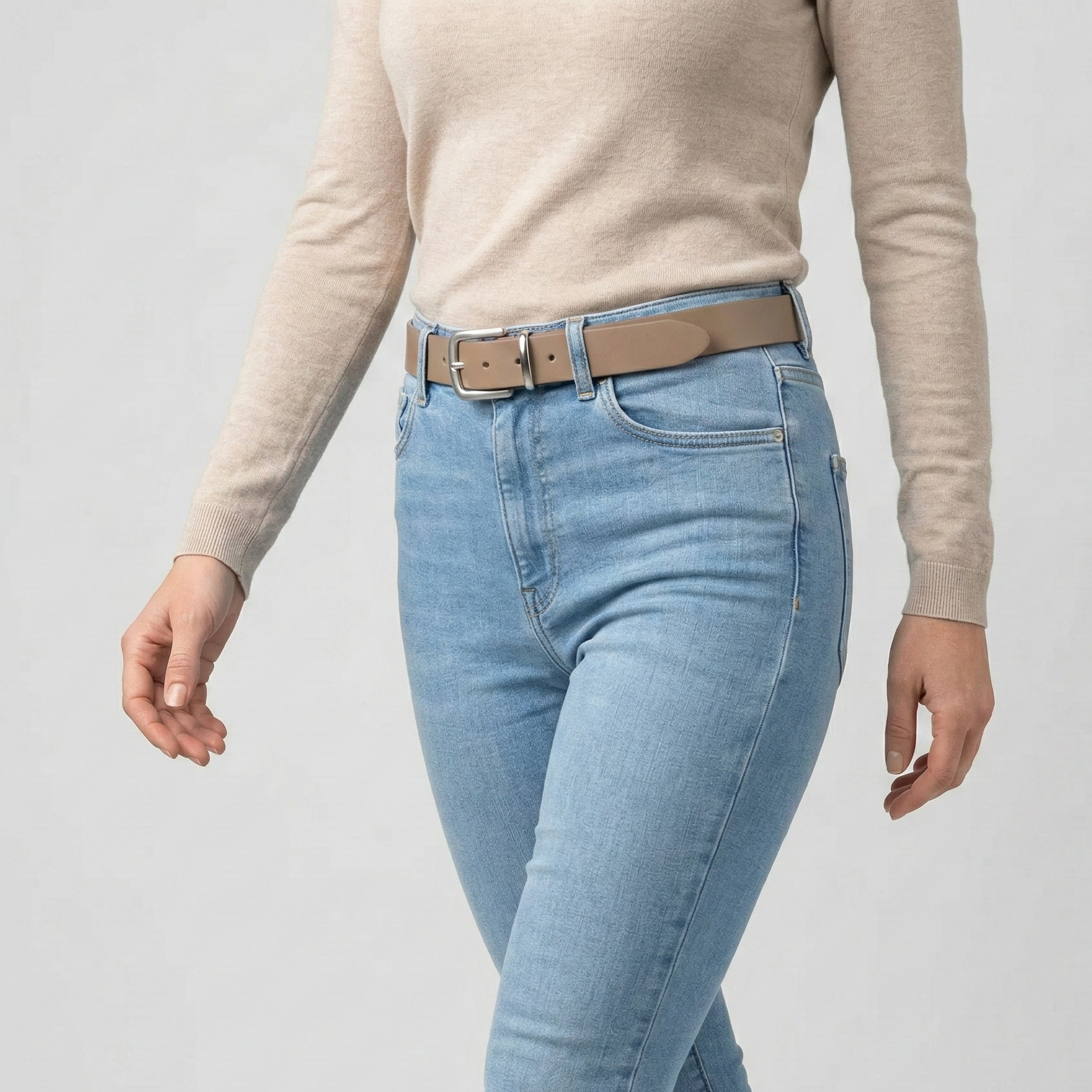 Eleganter 3cm Damengürtel „Alexandra" in Taupe – Schmaler Gürtel mit Messingschnalle und Schlaufe, handgefertigt in Norddeutschland