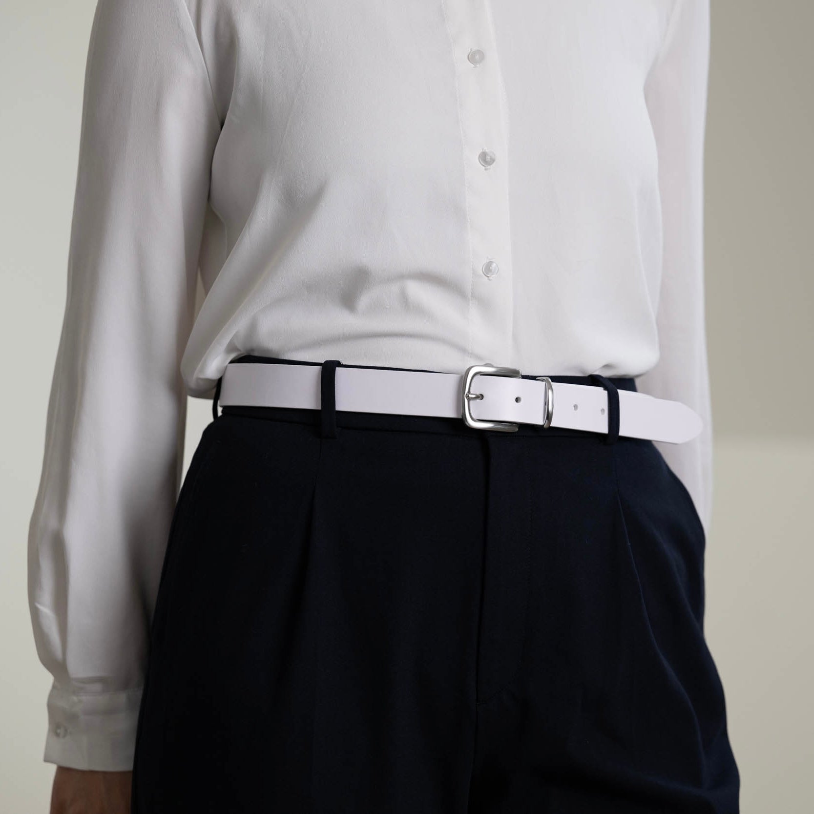 Eleganter 3cm Damengürtel „Alexandra" in Weiß – Schmaler Gürtel mit Messingschnalle und Schlaufe, handgefertigt in Norddeutschland