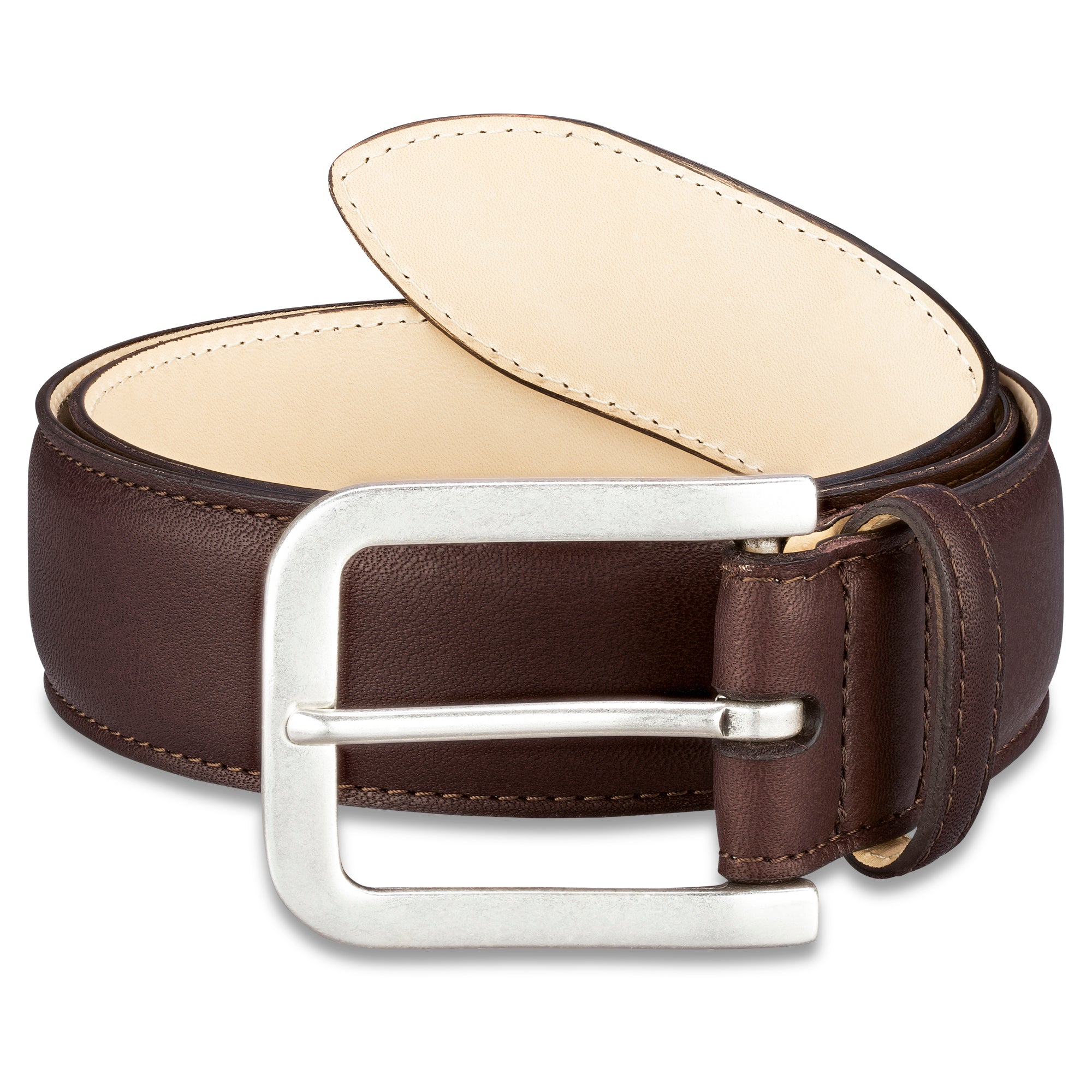 4cm zweilagiger Herren Ledergürtel in braun aus weichem Kobel Sattelsitz Leder mit natürlichem Futterleder, bombiert und genäht. Die Kanten sind sauber gefärbt. Schnalle in altsilber.