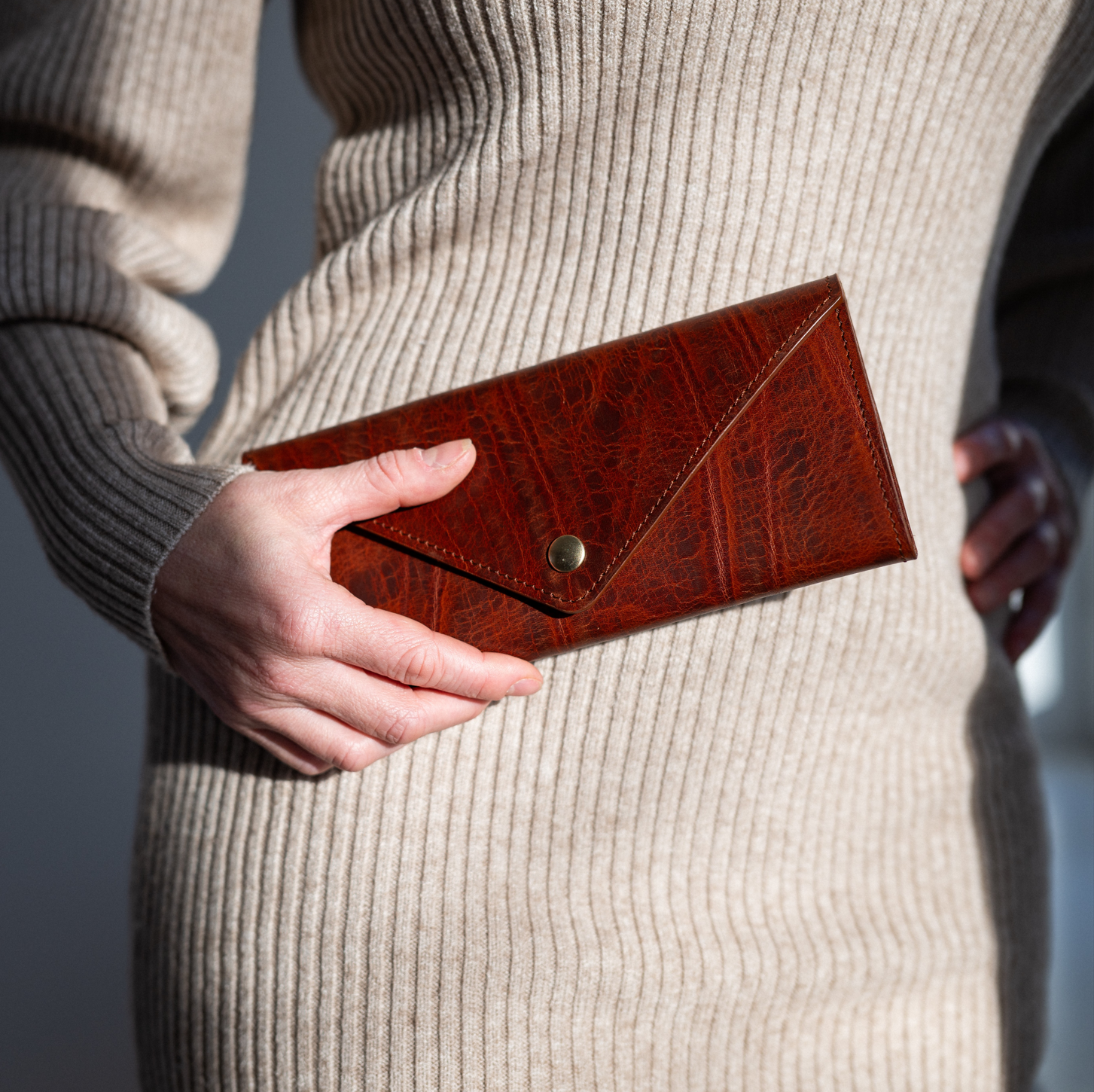 Große Geldbörse für Damen aus Leder, handgefertigt in Ledermanufaktur