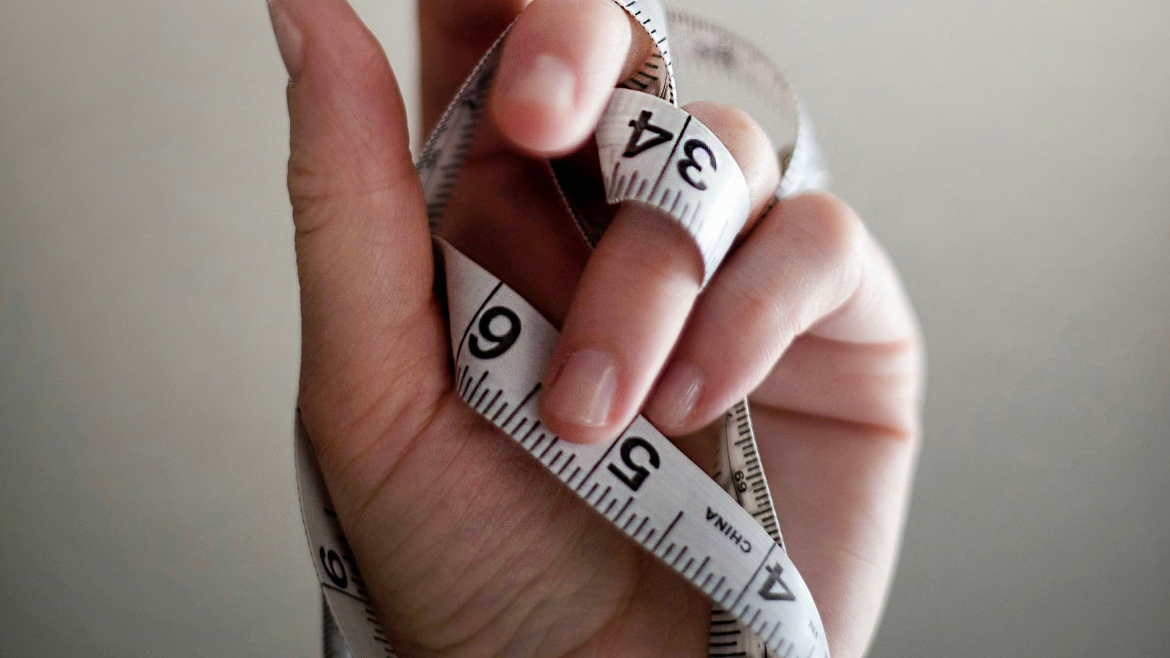 Gürtellänge messen: Gürtel-Größe richtig bestimmen mit Größentabelle für Damen und Herren