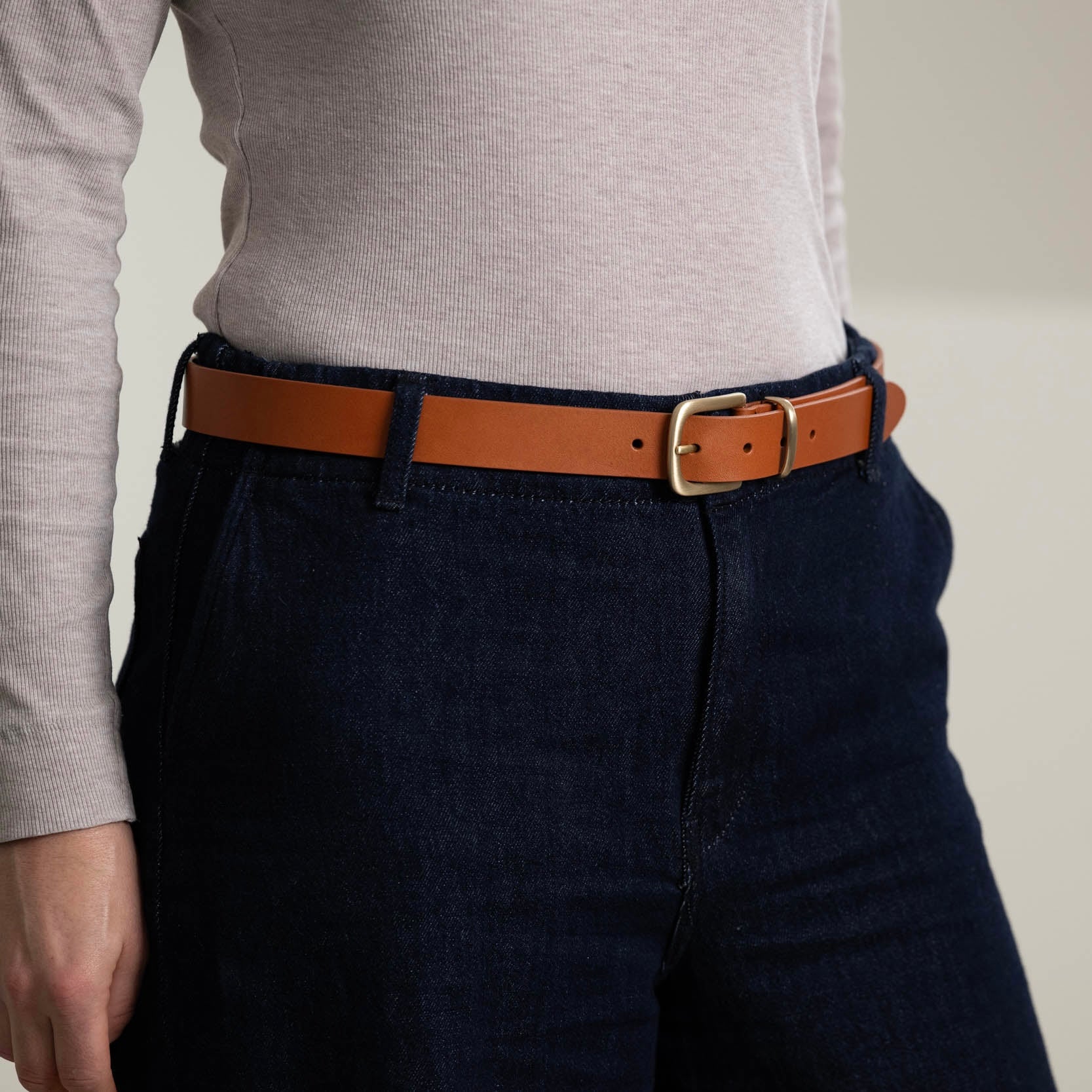 Eleganter 3cm Damengürtel „Alexandra" in Cognac – Schmaler Gürtel mit Messingschnalle und Schlaufe, handgefertigt in Norddeutschland