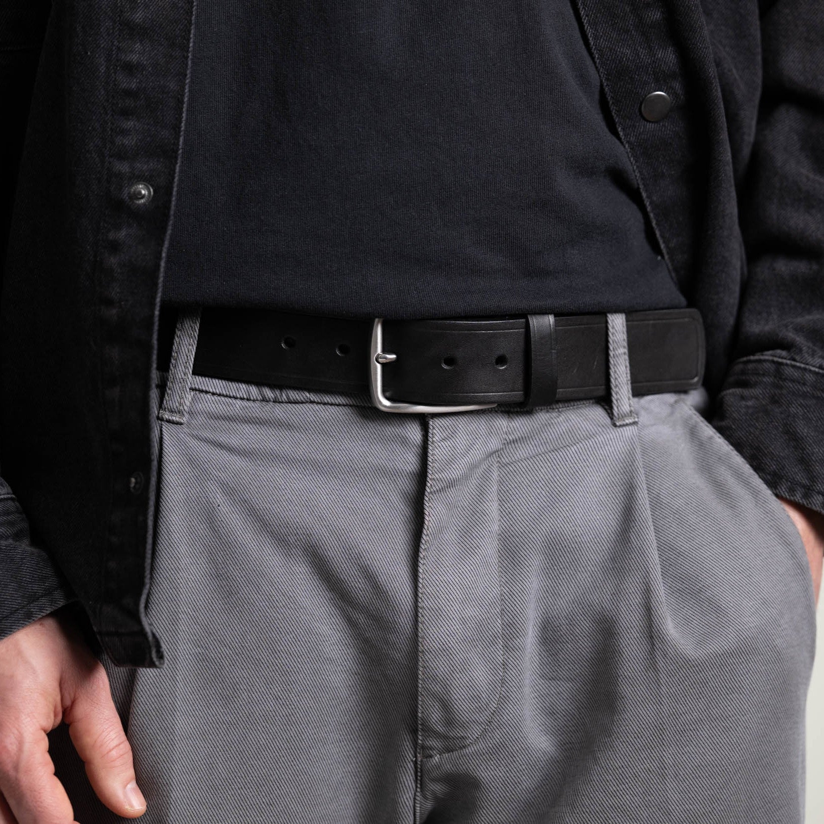 Treuer Begleiter: komfortabler Herren Jeansgürtel mit massiver Edelstahl-Schnalle, 4 cm breit: „Jakob“ in Schwarz – süddeutsche Bullen-Hälse 4-5mm dick