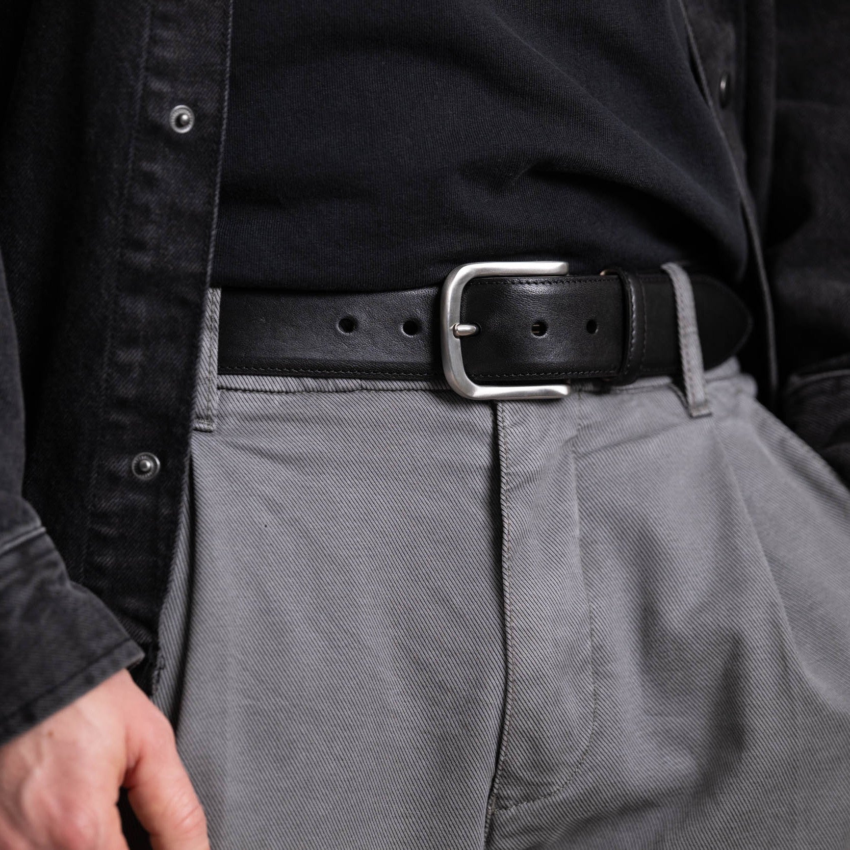 Lebenslang-Gürtel: nachhaltiger Herren Ledergürtel in Schwarz: „Hannes“ – 4 cm breit, edler Jeansgürtel mit massiver Edelstahlschnalle