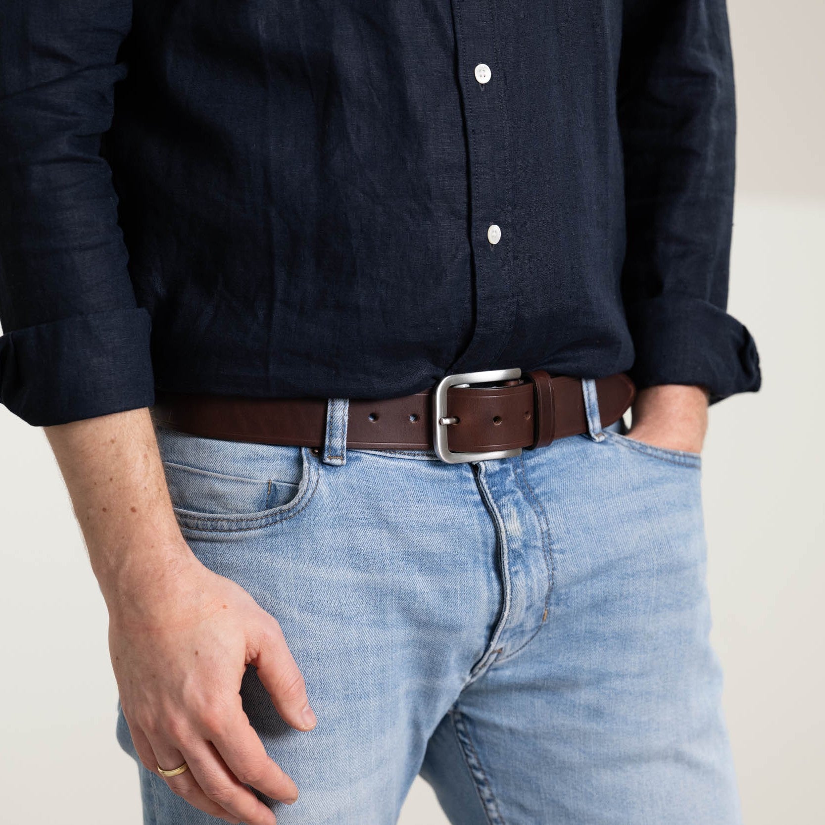 Gürtel für‘s Leben: Kobel Croupon-Ledergürtel in Braun: „Sebastian“ - 4 cm breit, 4 mm dickes Satteltaschen-Leder