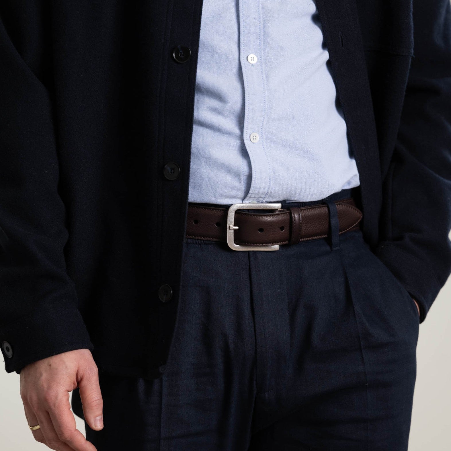 Herren Ledergürtel „Alexander" Braun aus weichem Kobel Sattelsitzleder – 4 cm, Warme, einzigartige Haptik