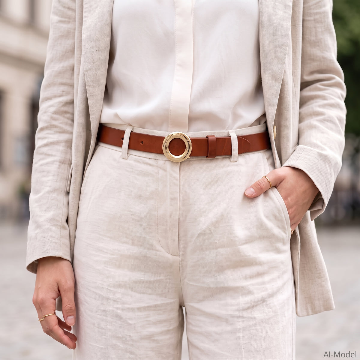 „Ella“ - Damengürtel in Cognac mit runder Schmuckschnalle in Gold, 2,8 cm